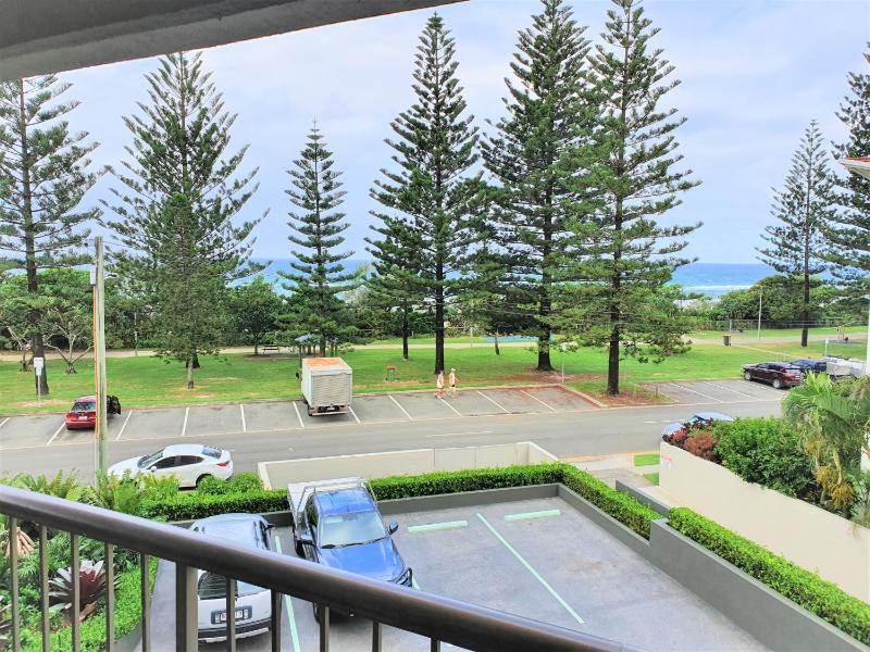 Burleigh Esplanade Apartments - image 7