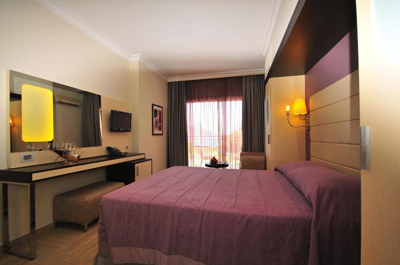 Double or Twin Room with Sea View image 2