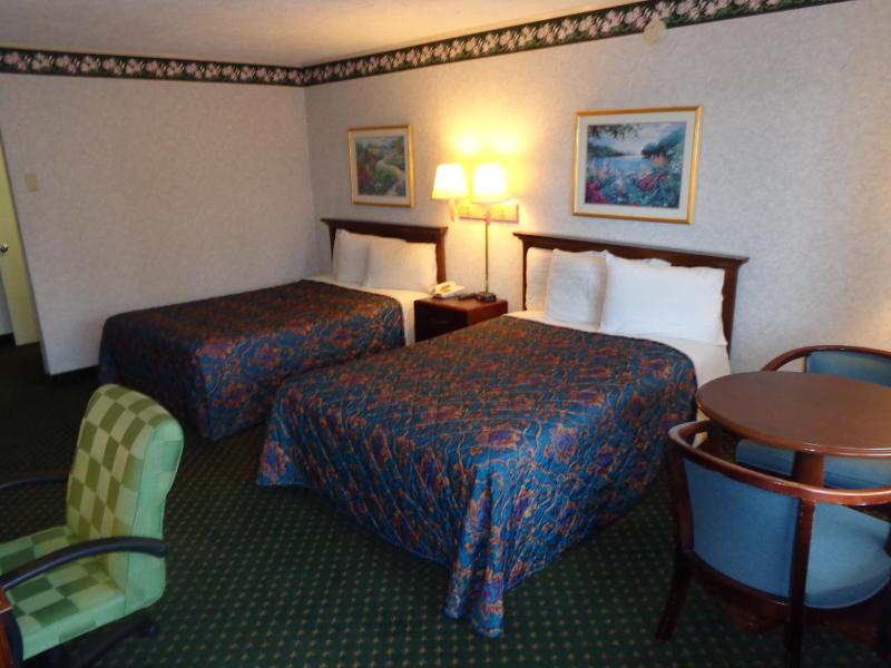 Double Room with Two Double Beds - Smoking image 3