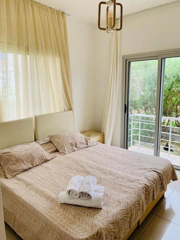 Beautiful & Quiet Two-Bedroom Apartment with Private Garden Lukomorye C1 - image 8