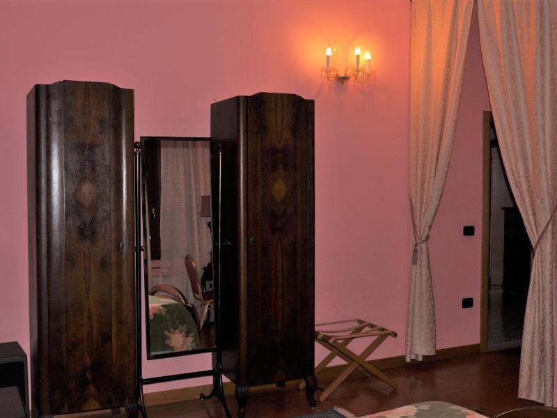 Standard Twin Room image 4