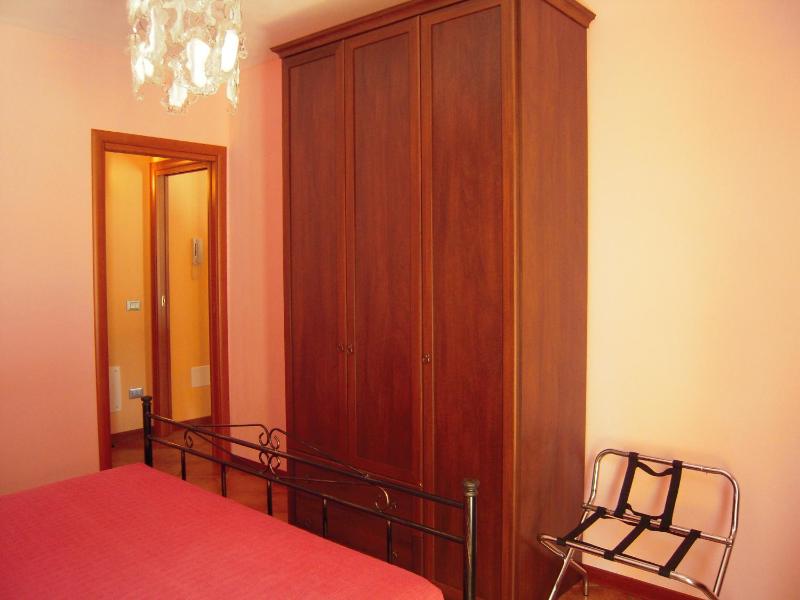 One-Bedroom Apartment with Sofa Bed image 3