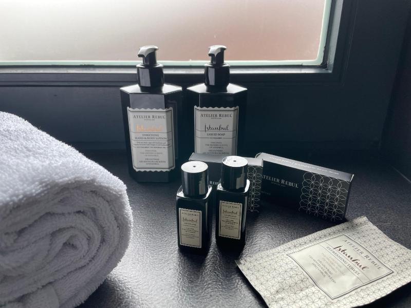 Deluxe Double Room with Bath image 3