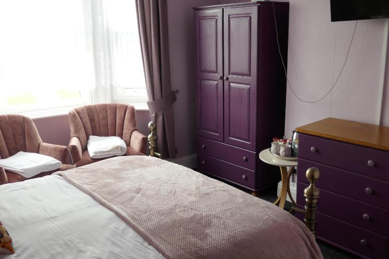 King Room with Cricket View. Second Floor. image 4