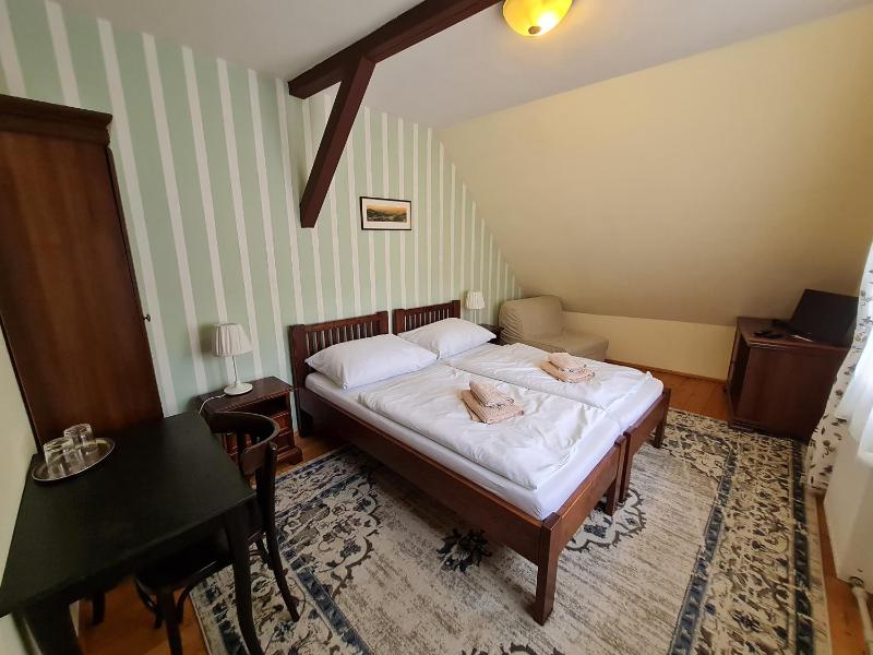 Double or Twin Room image 3