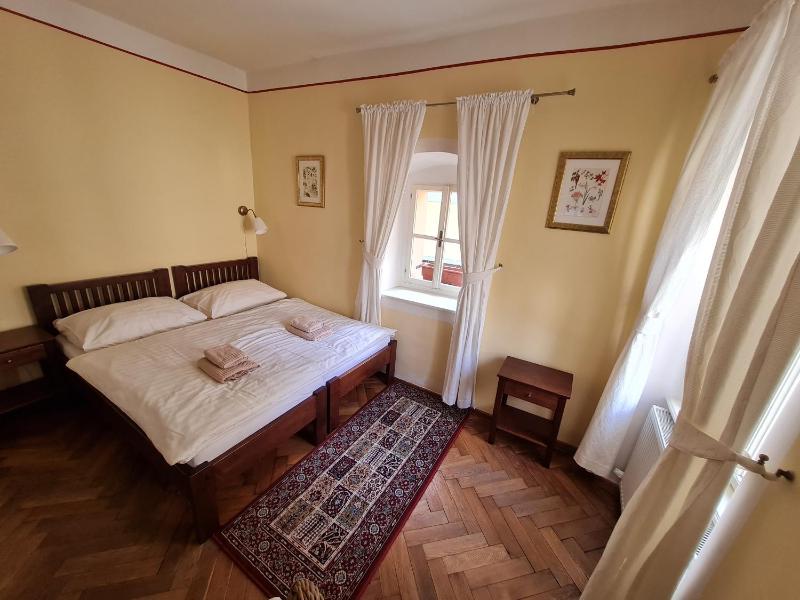 One-Bedroom Apartment image 2
