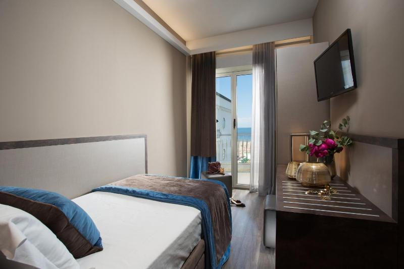 Standard Single Room with Sea View image 4