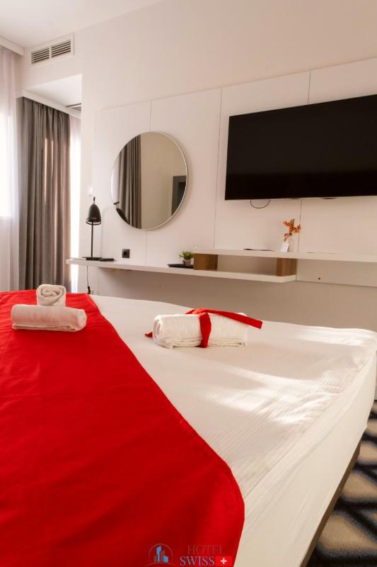 Deluxe Double Room with Balcony image 1