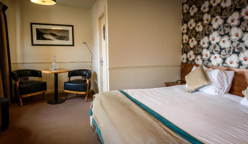 Double Room image 3