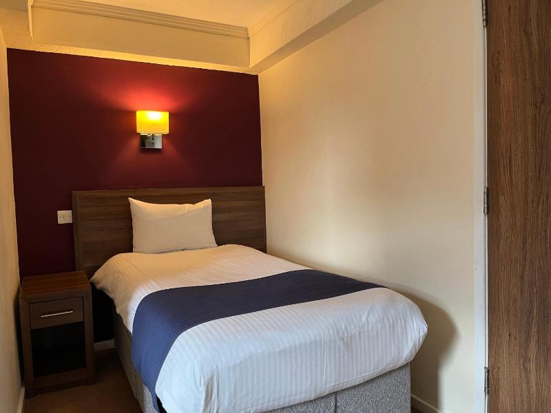 Single Room image 3