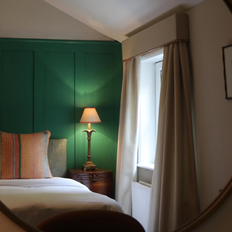 Twin Room image 4