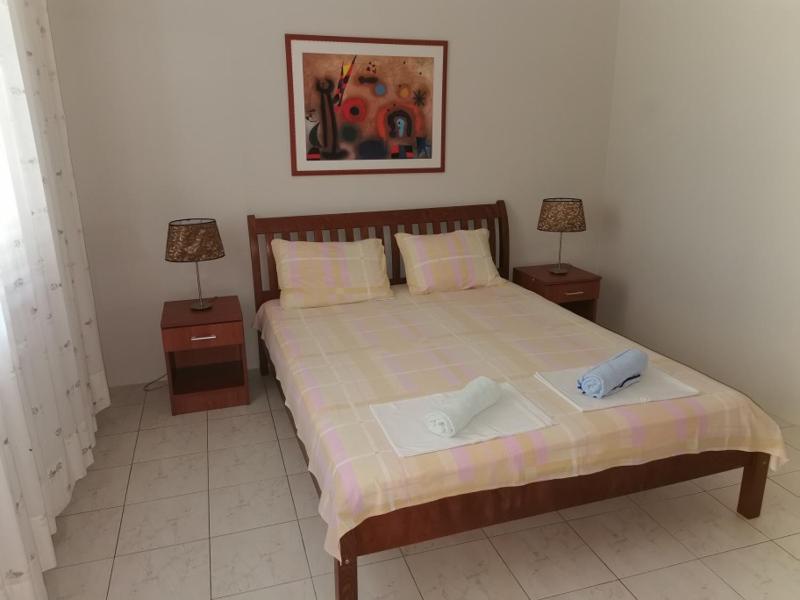 One-Bedroom Apartment image 2