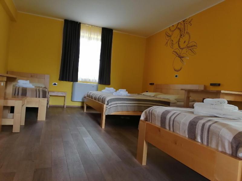 Quadruple Room with Private Bathroom image 3