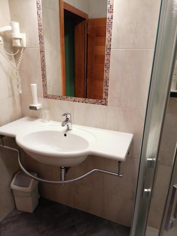 Triple Room with Bathroom image 2