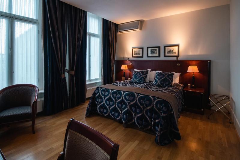 Deluxe Twin Room image 1