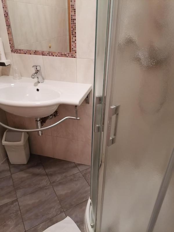 Triple Room with Private Bathroom image 3