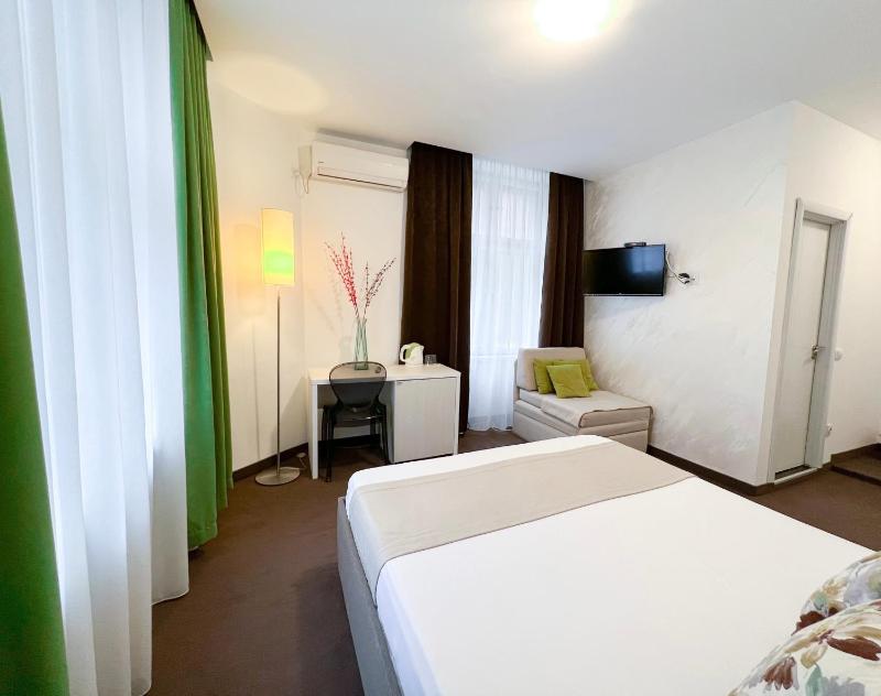 Double Room image 1
