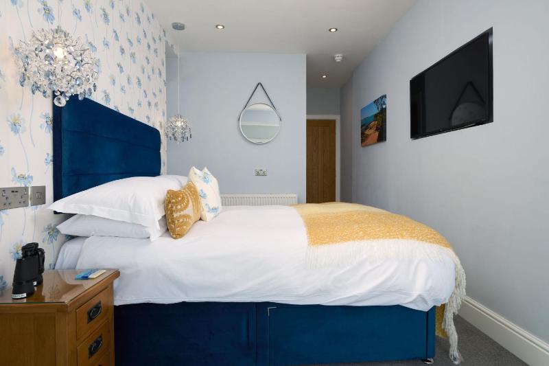 Deluxe Double Room with Sea View image 3