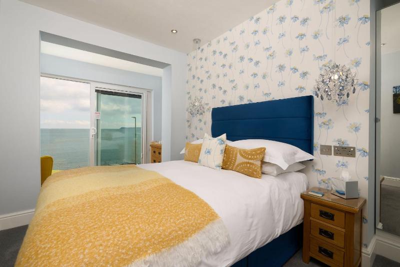 Deluxe Double Room with Sea View image 1
