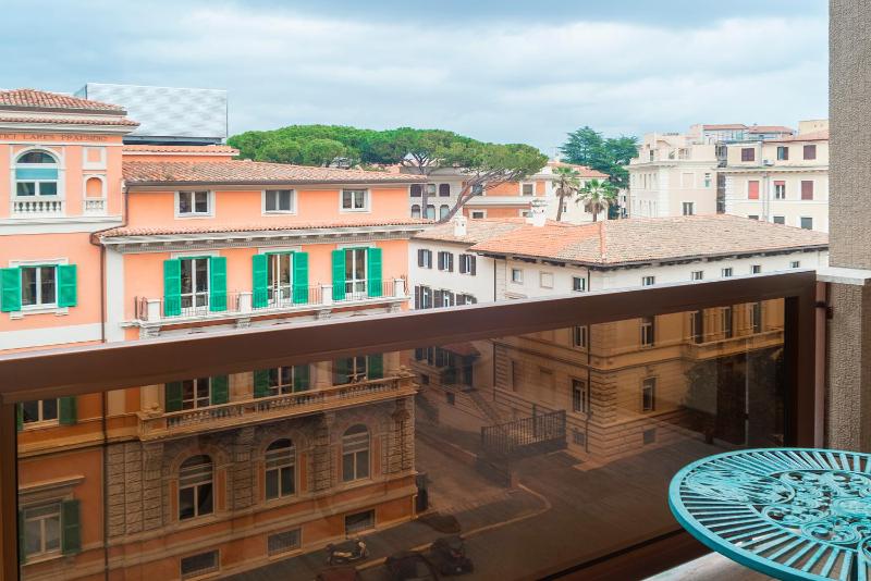 Single Room with Balcony image 4