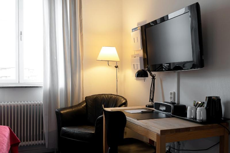 Small Double Room image 3