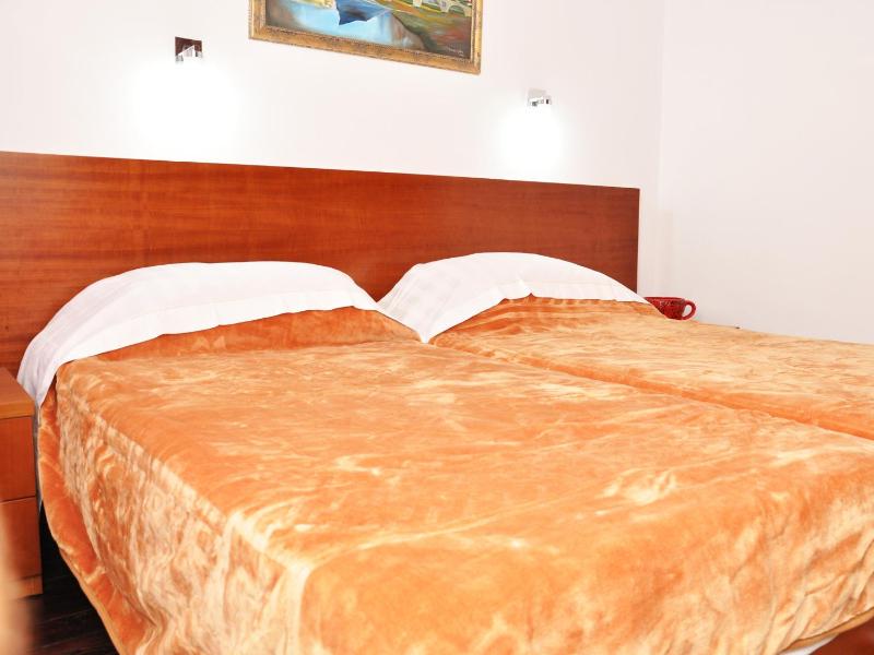 Deluxe Double Room (2 Adults + 1 Child) image 1