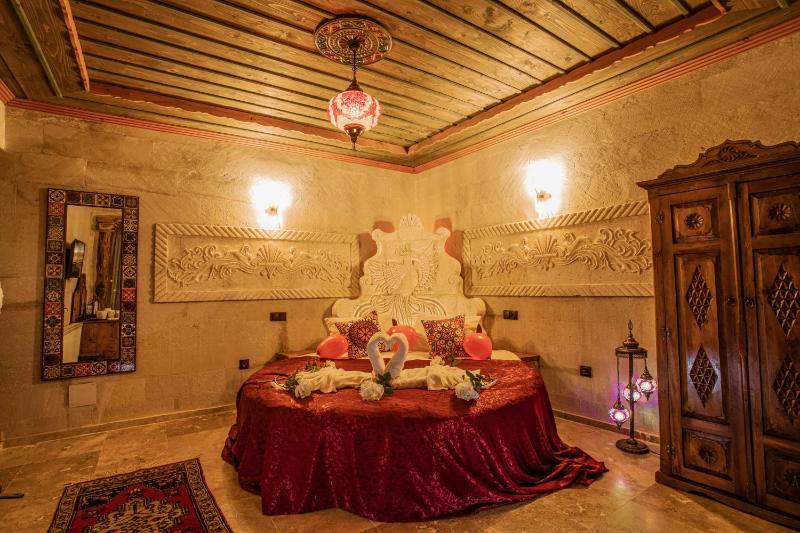 King Room with Spa Bath image 3