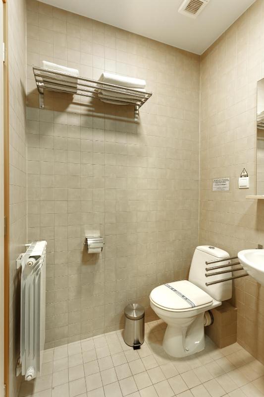 Twin Room with Private Bathroom image 3