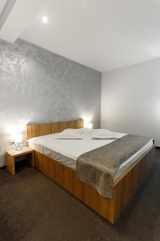 Single Room with Bathroom image 1