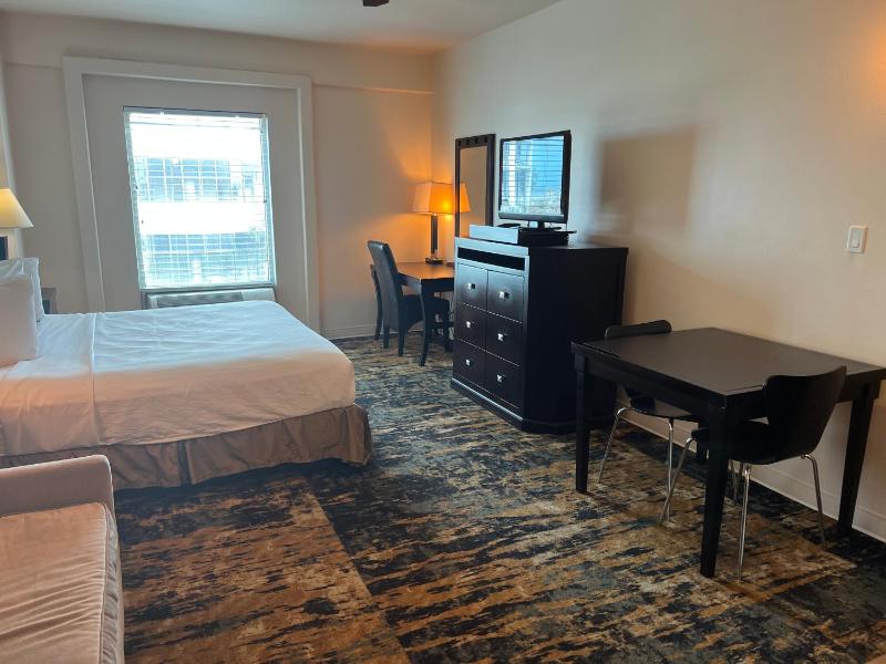 King Suite with Sofa Bed image 3
