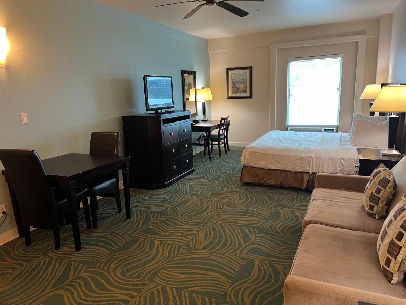 King Suite with Sofa Bed image 4