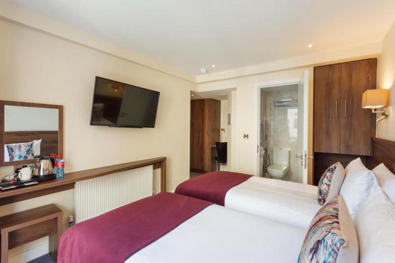 Standard Double or Twin Room image 3