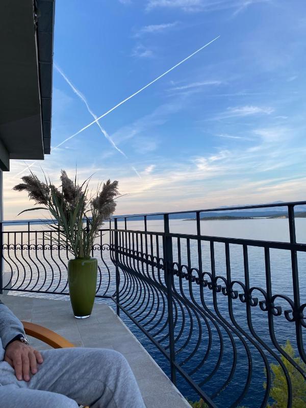 THE VIEW **** - image 35