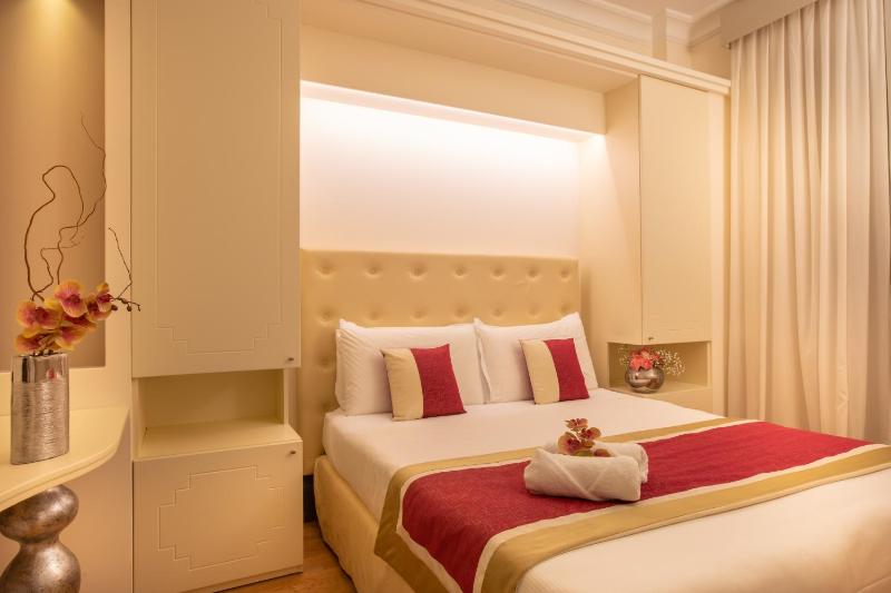 Small Double Room image 2