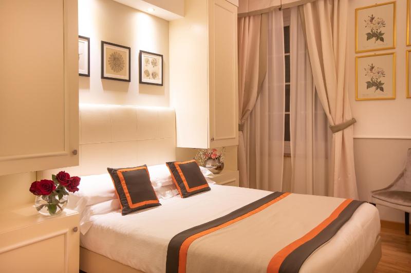 Small Double Room image 3