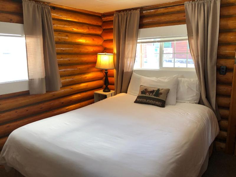 2 Room 2 Queen - Cabin 21 image 2