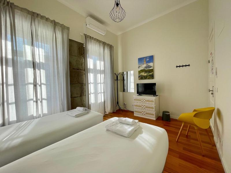 Double or Twin Room with Balcony image 4