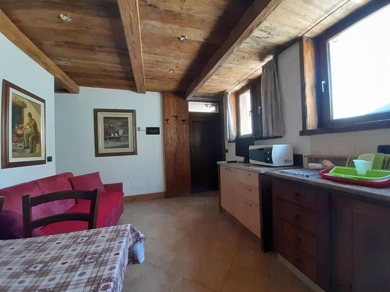One-Bedroom Apartment image 4
