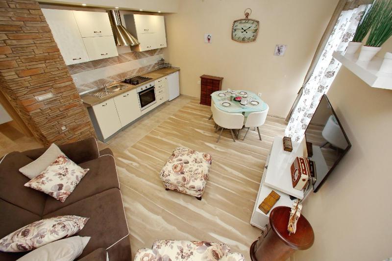 Few steps from the center - new and modern apartment for 4 persons - image 14