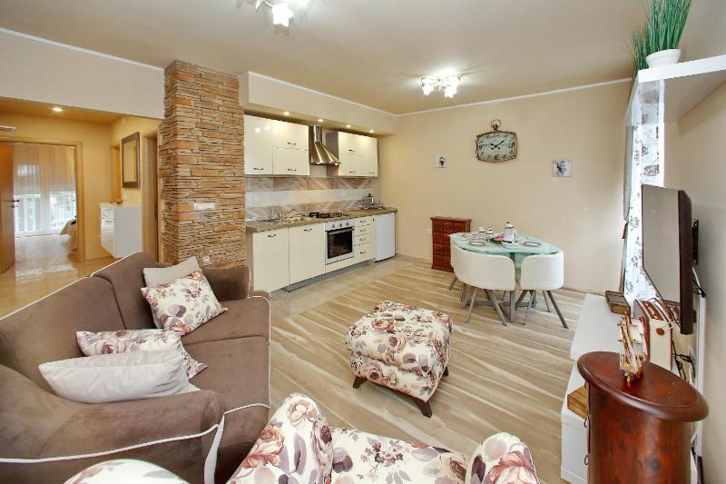 Few steps from the center - new and modern apartment for 4 persons - image 1