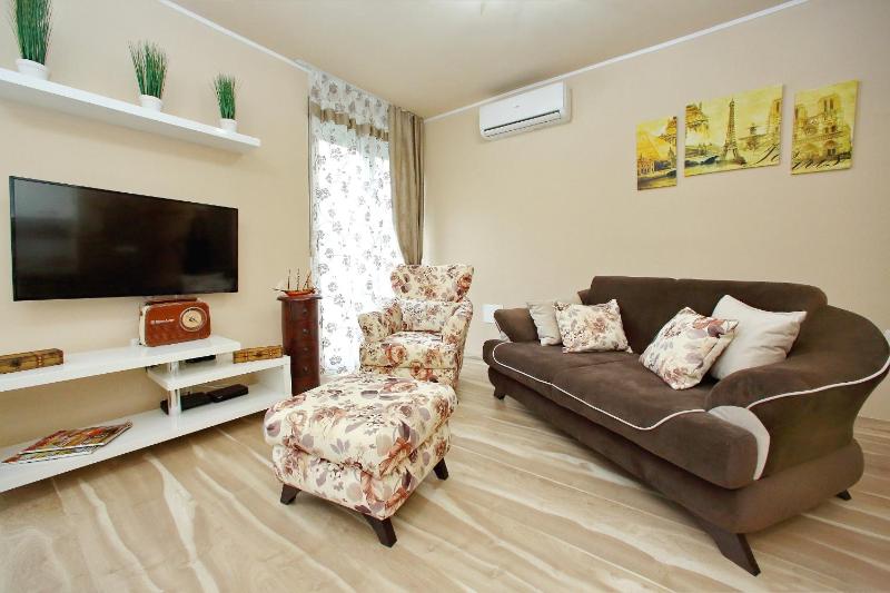 Few steps from the center - new and modern apartment for 4 persons - image 5