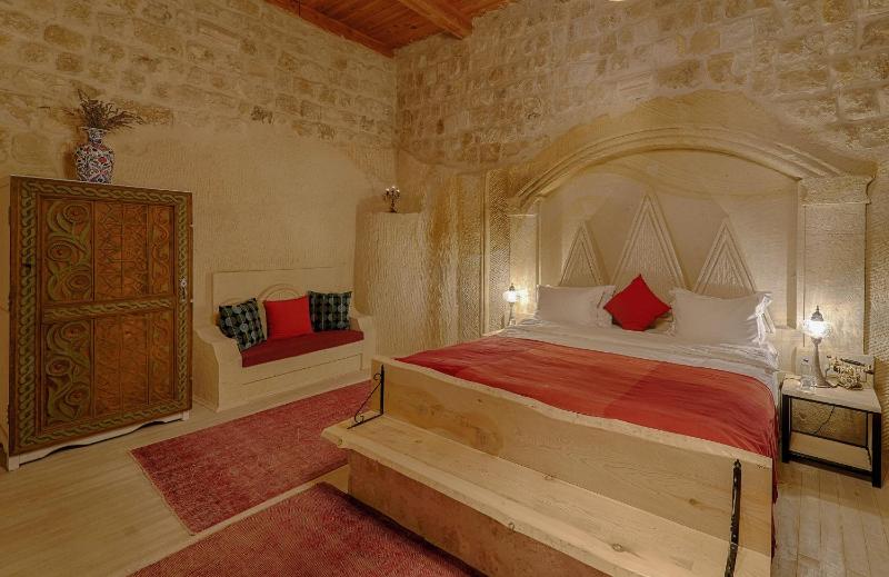 Deluxe King Suite image 2