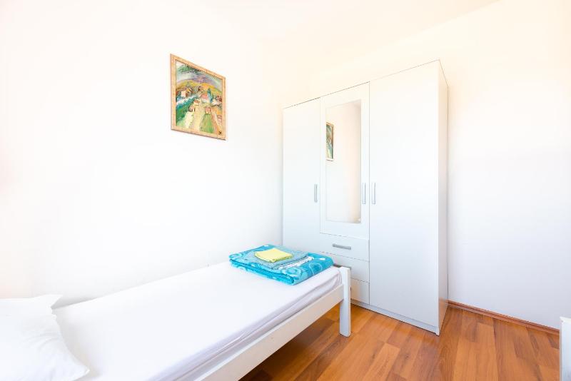 Apartment Damir - image 9