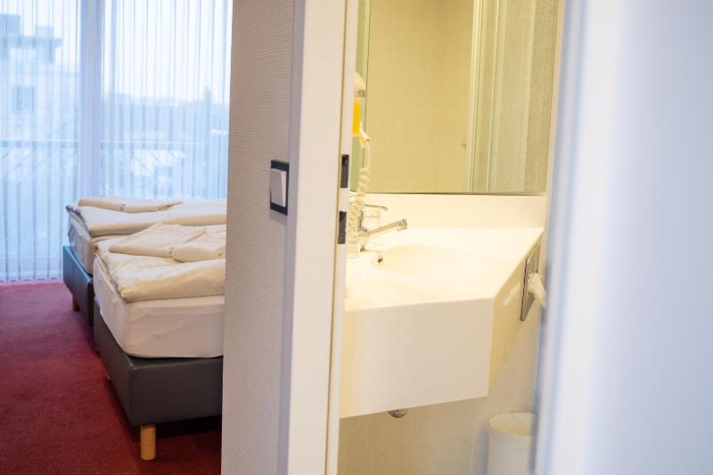Double Room image 3