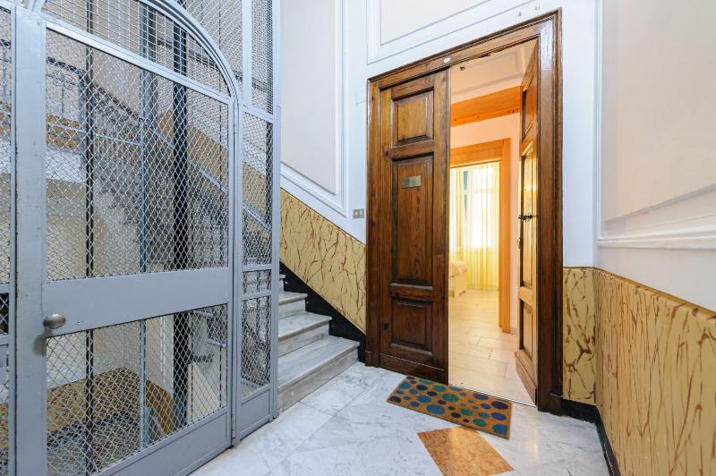 Via Aniello Falcone 72b - image 15