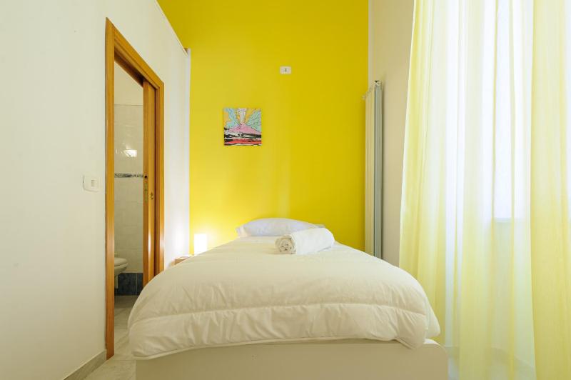 Via Aniello Falcone 72b - image 12