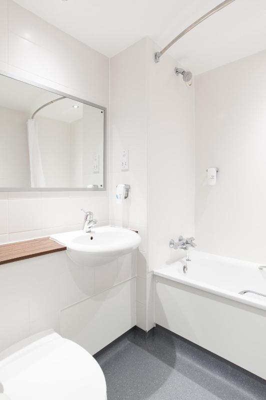 Twin Room image 1
