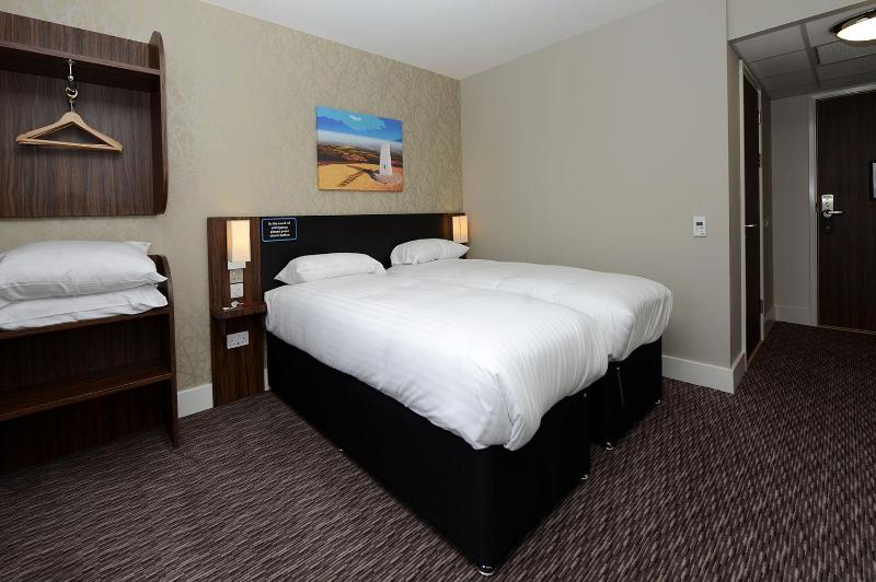 Twin Room image 3