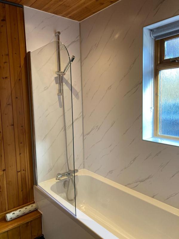 Apartment with Shower image 2