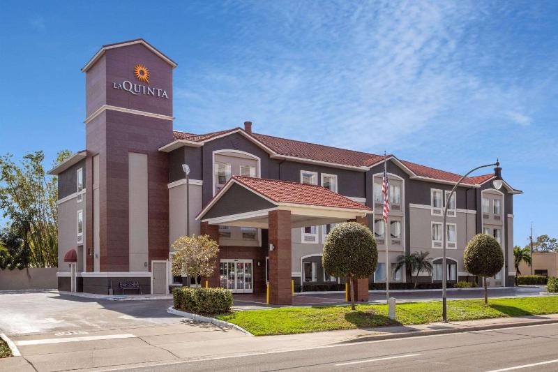 La Quinta Inn & Suites by Wyndham Tampa Bay Area-Tampa South - image 1